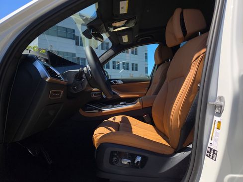 New 2027 BMW X7 xDrive40i w/ M Sport Package AWD/4WD image 8