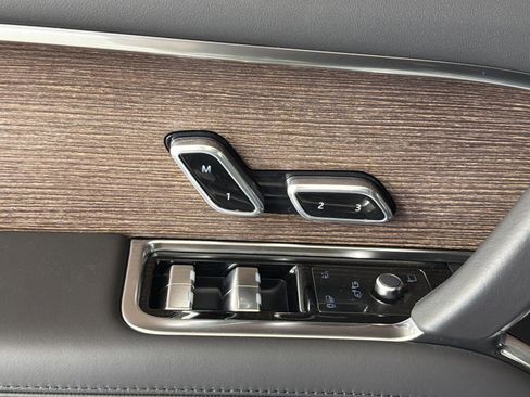 New 2025 Land Rover Range Rover SE image 24