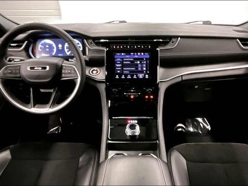 Used 2024 Jeep Grand Cherokee Altitude AWD/4WD image 18