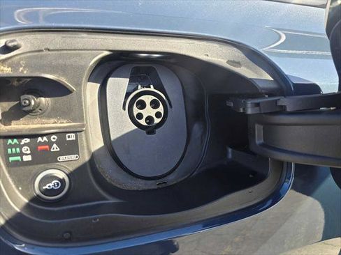 Used 2025 Audi Q6 e-tron Prestige image 13