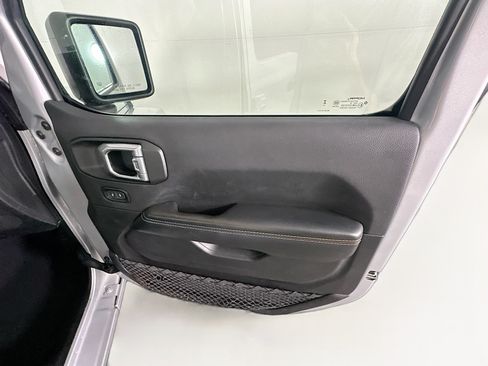 Used 2024 Jeep Wrangler Unlimited Sahara AWD/4WD image 30