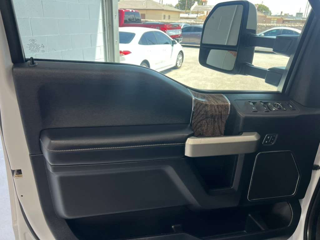 Used 2017 Ford F250 Lariat w/ Lariat Value Package AWD/4WD image 14