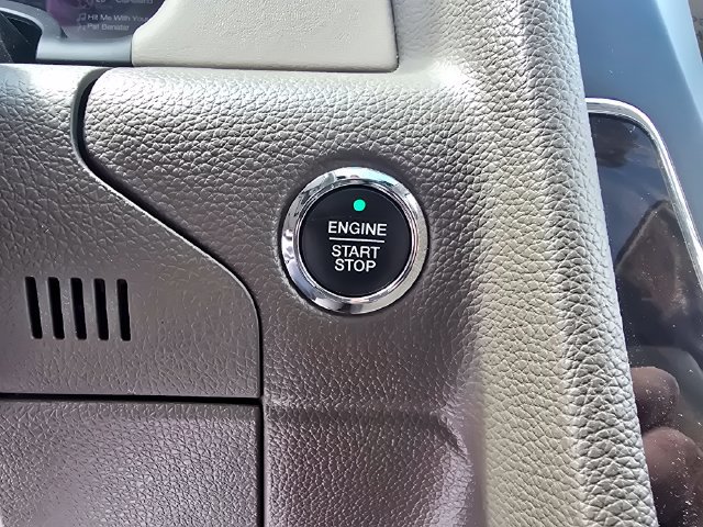 Used 2017 Lincoln Navigator Select AWD/4WD image 30