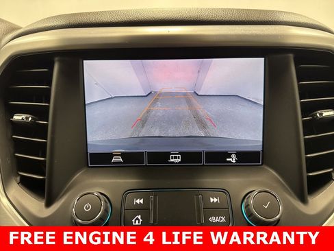 Used 2023 GMC Acadia SLE image 16