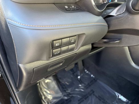 Used 2023 Toyota Highlander Bronze Edition image 23