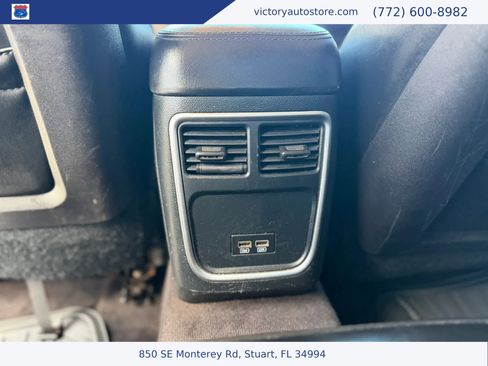 Used 2017 Chrysler 300 Limited AWD/4WD image 42