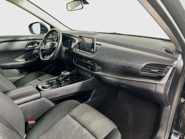Used 2025 Nissan Rogue SV AWD/4WD image 25