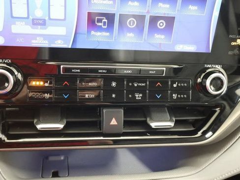 Used 2022 Toyota Highlander Limited FWD image 22