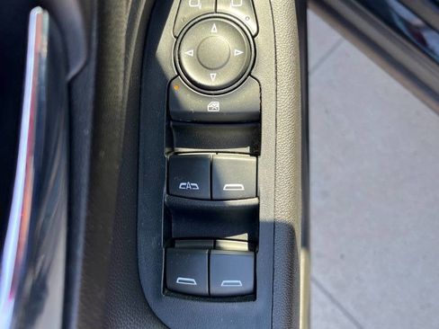 Used 2019 Chevrolet Equinox LT w/ Driver Convenience Package image 13