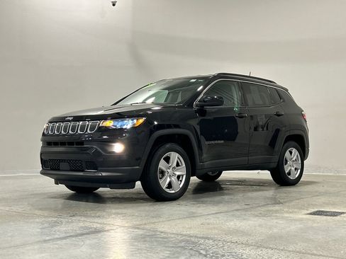 Used 2022 Jeep Compass Latitude image 2