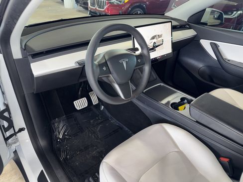 Used 2022 Tesla Model Y Performance image 20