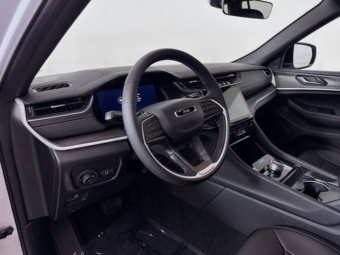 New 2025 Jeep Grand Cherokee Limited w/ Black Appearance Package AWD/4WD image 9