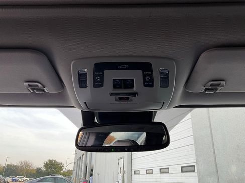 Used 2025 Toyota Sienna XLE image 17