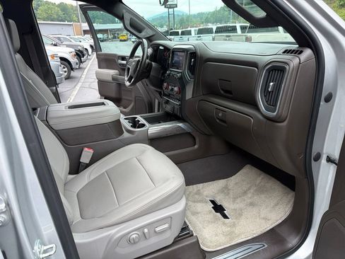 Used 2021 Chevrolet Silverado 1500 LTZ w/ Z71 Off-Road Package AWD/4WD image 17