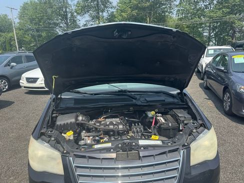 Used 2010 Chrysler Town & Country LX image 52