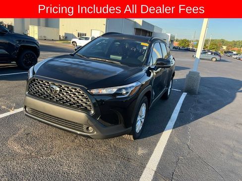 Used 2025 Toyota Corolla Cross LE FWD image 11