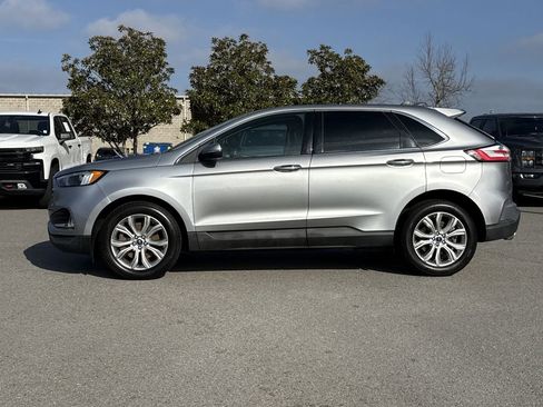 Used 2022 Ford Edge Titanium image 2