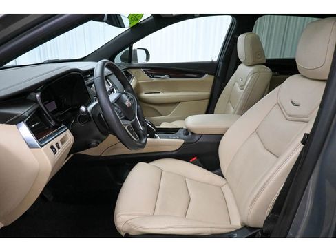 Used 2018 Cadillac XT5 Luxury w/ Driver Awareness Package image 10