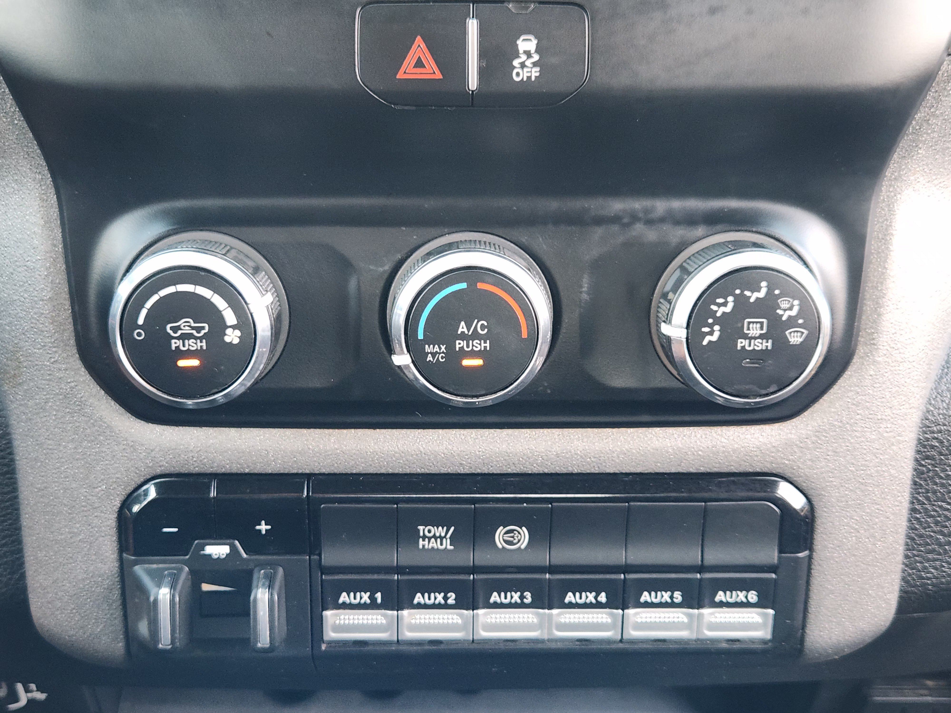 Used 2024 RAM 2500 Tradesman w/ Chrome Appearance Group AWD/4WD image 19