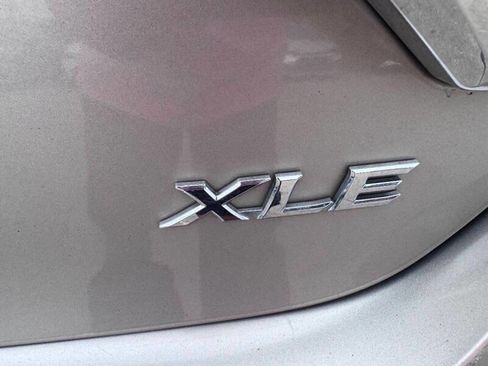 Used 2017 Toyota Camry XLE FWD image 8
