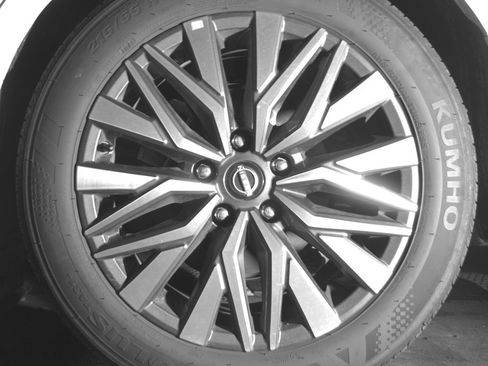 Used 2025 Nissan Altima 2.5 SV FWD image 11