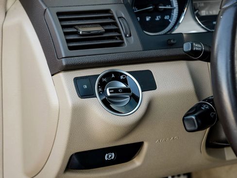 Used 2011 Mercedes-Benz C 300 Sedan w/ Premium 1 Pkg image 28