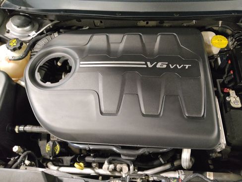 Used 2018 Jeep Cherokee Latitude w/ Safety Group image 30