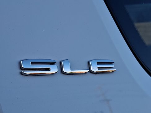 Certified 2023 GMC Acadia SLE w/ Driver Convenience Package image 31