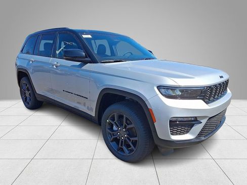 New 2025 Jeep Grand Cherokee Limited w/ Trailer Tow Package AWD/4WD image 3