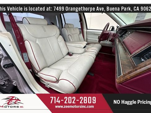 Used 1992 Lincoln Town Car Signature image 19