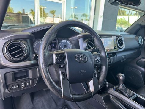 Used 2018 Toyota Tacoma TRD Off-Road AWD/4WD image 28