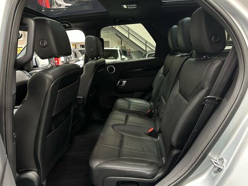 Used 2018 Land Rover Discovery SE AWD/4WD image 14