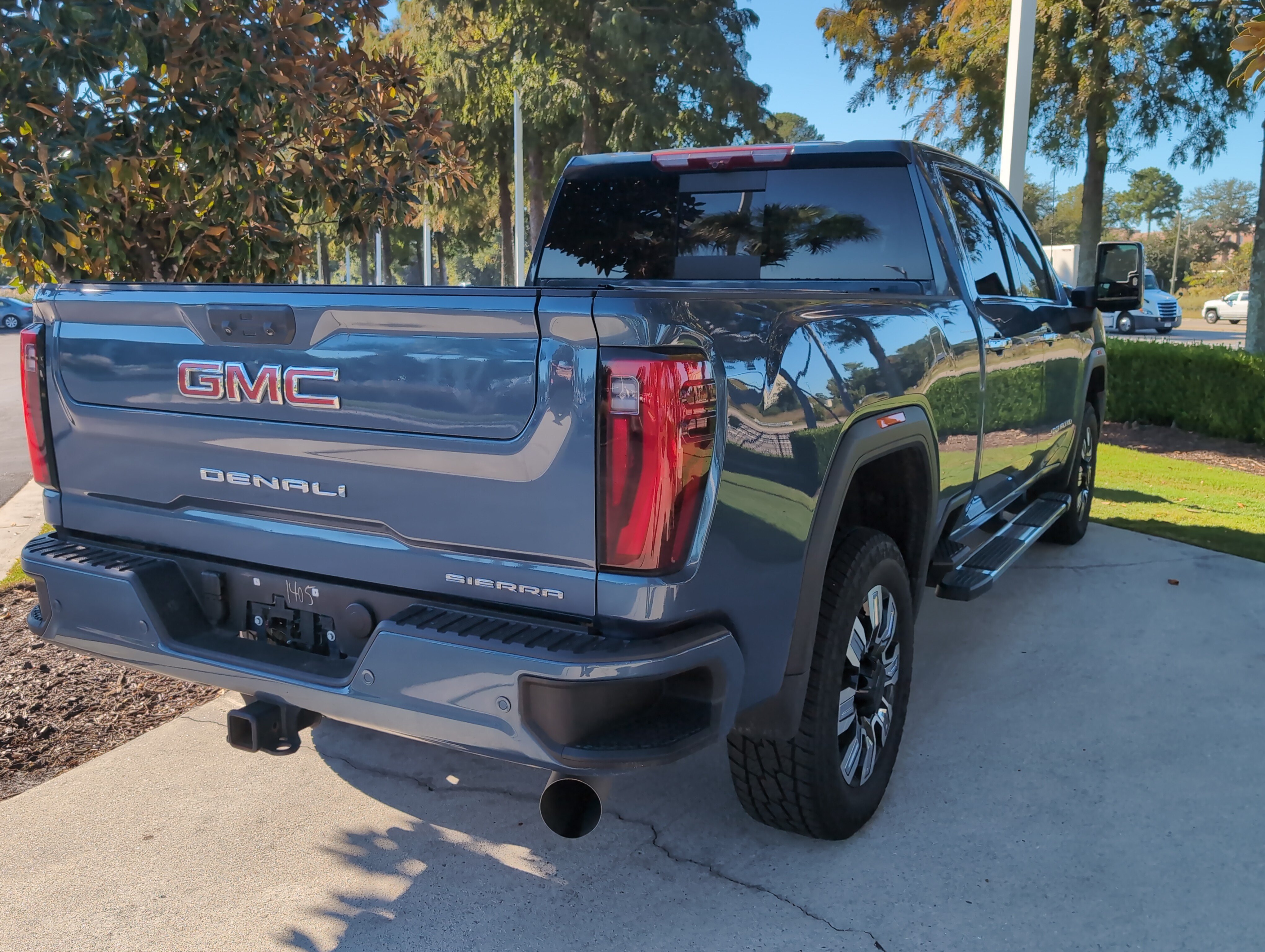 Used 2025 GMC Sierra 3500 Denali w/ Denali Reserve Package AWD/4WD image 10