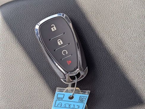 Used 2025 Chevrolet Trax LT FWD image 32