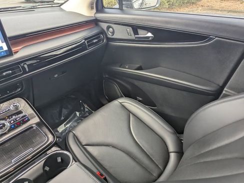 Certified 2021 Lincoln Nautilus Reserve w/ Equipment Group 201A image 16