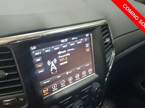 Used 2018 Jeep Grand Cherokee Altitude AWD/4WD image 6