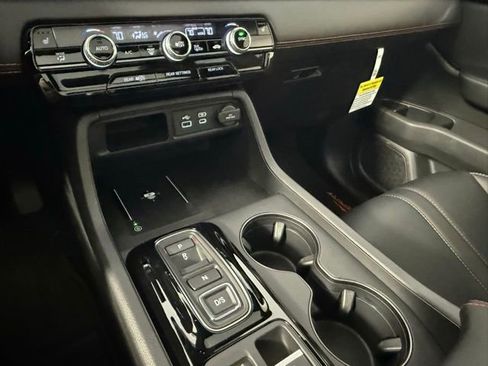 Used 2025 Honda Pilot TrailSport image 21