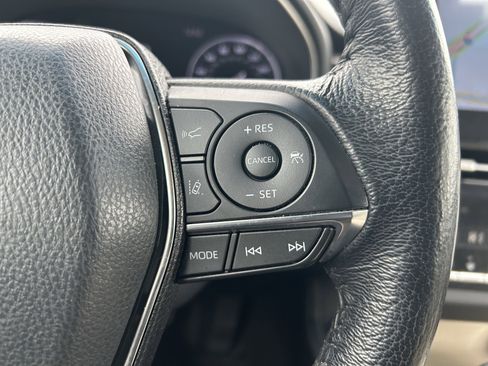 Used 2020 Toyota Avalon XLE image 18