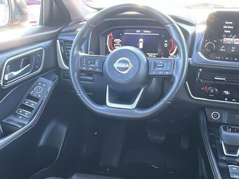 Used 2023 Nissan Rogue Platinum image 25