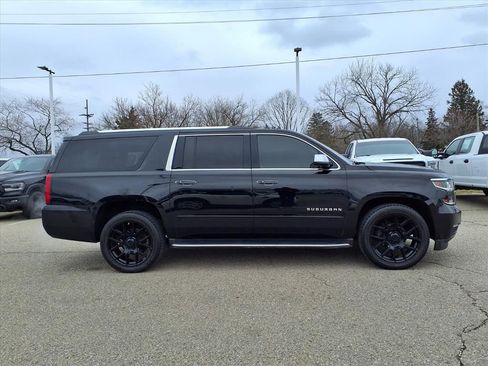 Used 2017 Chevrolet Suburban Premier image 4