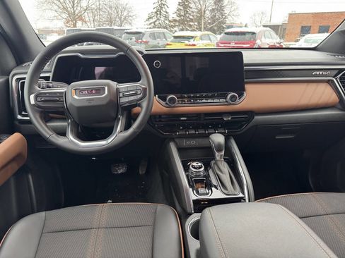 Used 2024 GMC Canyon AT4 w/ Technology Package image 9