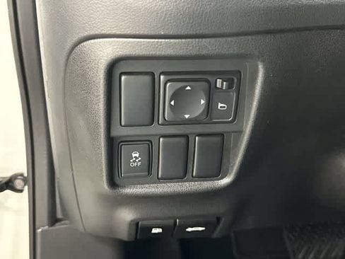 Used 2015 Nissan Juke SL FWD image 19