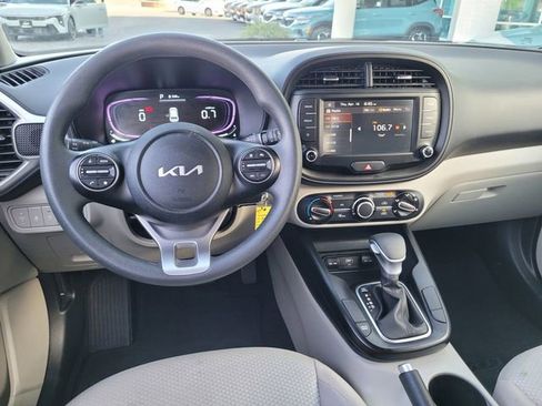 Certified 2025 Kia Soul LX w/ LX Technology Package image 20