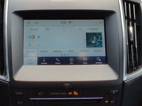 Used 2019 Ford Edge Titanium w/ Equipment Group 301A FWD image 18