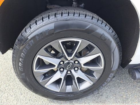 Certified 2024 Chevrolet Tahoe Z71 w/ Luxury Package image 22