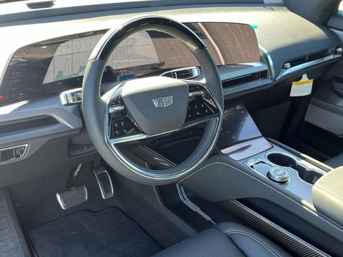 New 2026 Cadillac Vistiq Luxury image 2