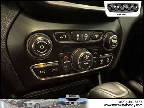 Used 2021 Jeep Cherokee Limited AWD/4WD image 21