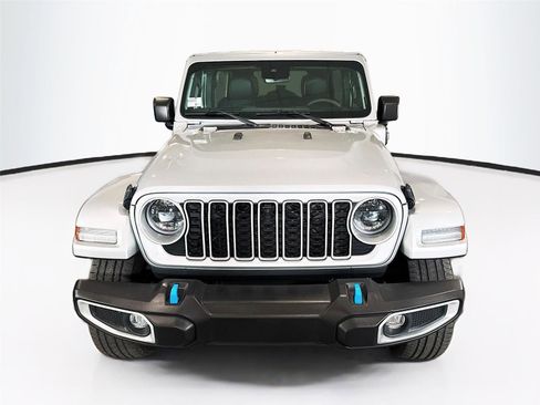 Used 2024 Jeep Wrangler Unlimited Sahara w/ Technology Group AWD/4WD image 24