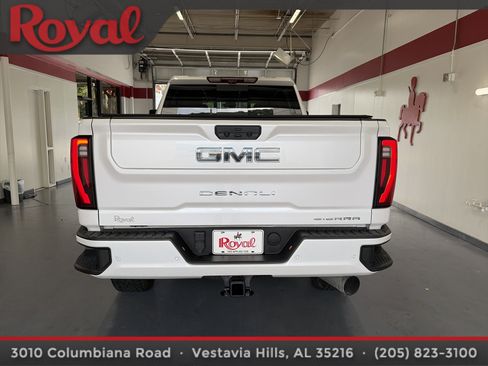 Used 2024 GMC Sierra 2500 Denali Ultimate w/ Max Trailering Package AWD/4WD image 3