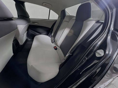 Used 2021 Toyota Corolla LE image 27